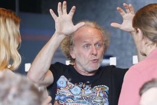 Rakovina není vědomá sebevražda. Ministra Válka rozčílil herec Dušek - Novinky